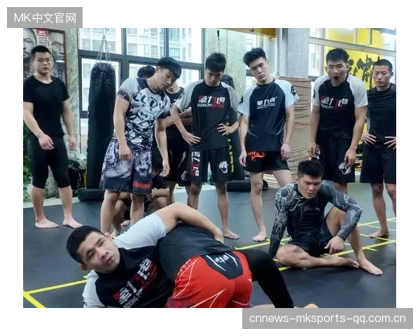 MMA终结技成职业名片，选手爆红